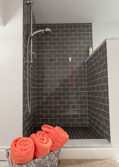 bathroom-shower-with-dark-subway-tiles-burlington-on