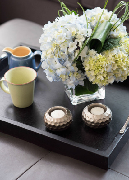 black-tray-coffee-mug-flowers-burlington-on