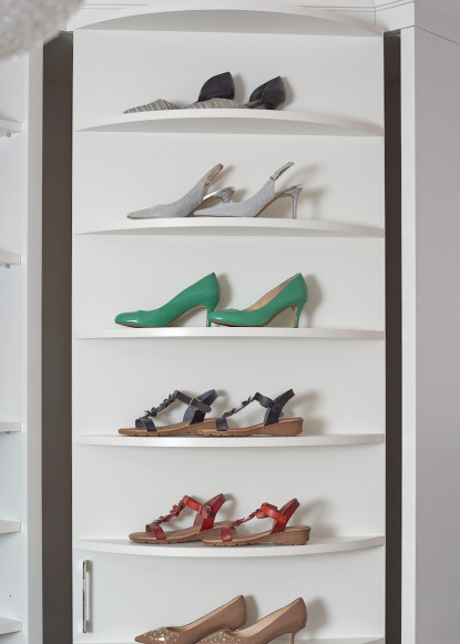 spnning-shoe-rack-custom-closet-curved-shelves-chantilly-lace-paint-benjamin-moore