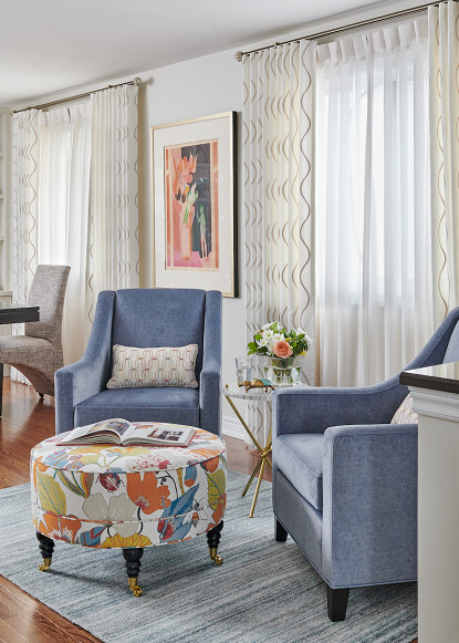 cozy-sitting-area-blue-accent-chairs-round-ottoman-pale-oak-benjamin-moore-paint