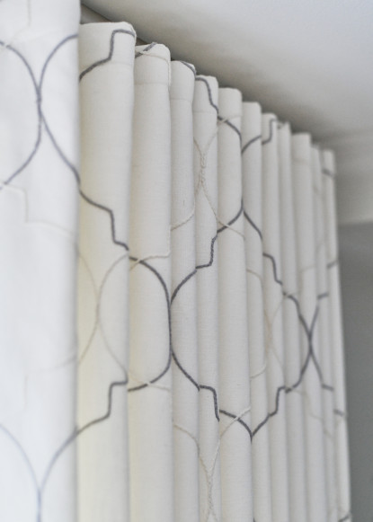 ripplefold-drapery-header-white-and-gray-fabric-morrocan-pattern