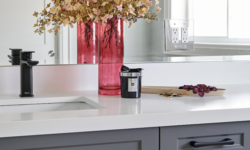 kendall-charcoal-benjamin-moore-bathroom-vanity-black-hardware-full-mirror-white-counters