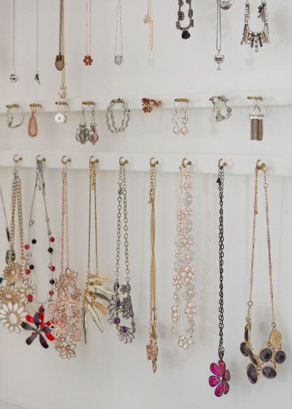 organizing-jewellery-necklace-organization-custom-closet-design-storage-mirror