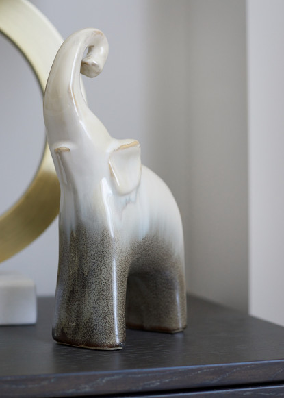ceramic-elephant-accessory-espresso-side-table